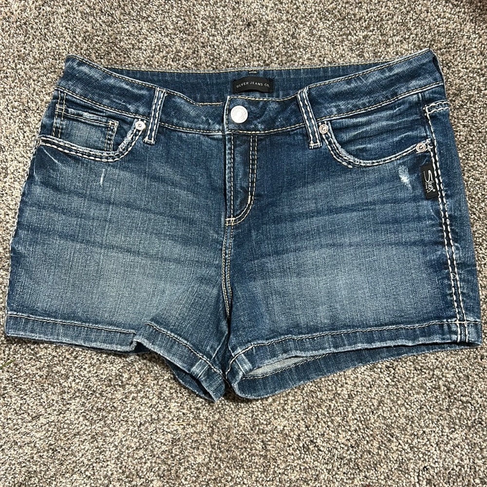 Silver Jean Elyse distressed mid-rise jean shorts, size 29